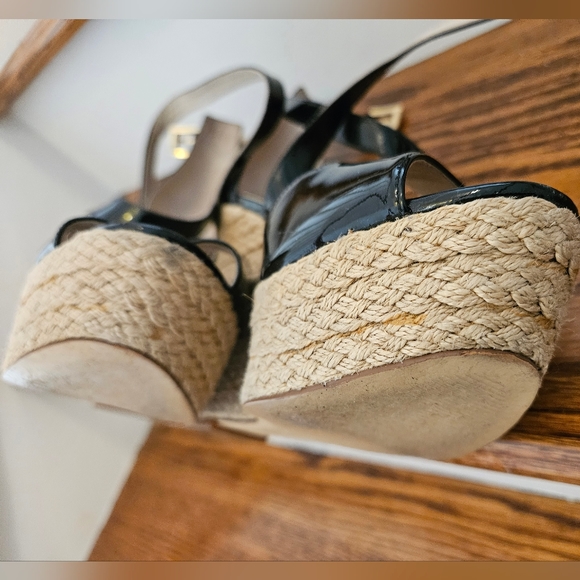 💜MICHAEL KORS Black Patent Leather Sandal Wedge w Peekaboo Toe Ankle Straps - Picture 9 of 12